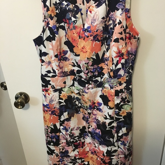 Avon Signature Collection Spring Panel Dress - Picture 3 of 7